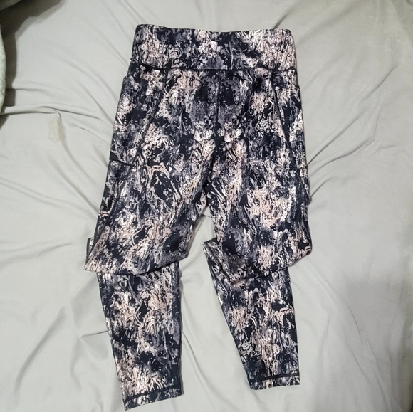 BOGO🌟 Cropped Leggings - Picture 7 of 8